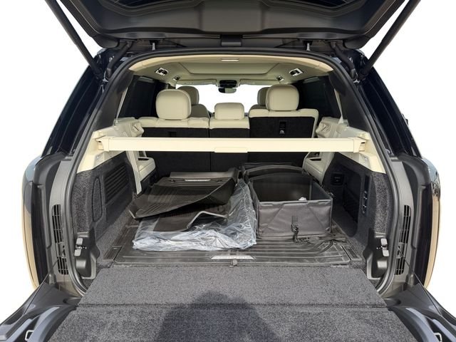 New 2026 Santorini Black Land Rover SE image 18