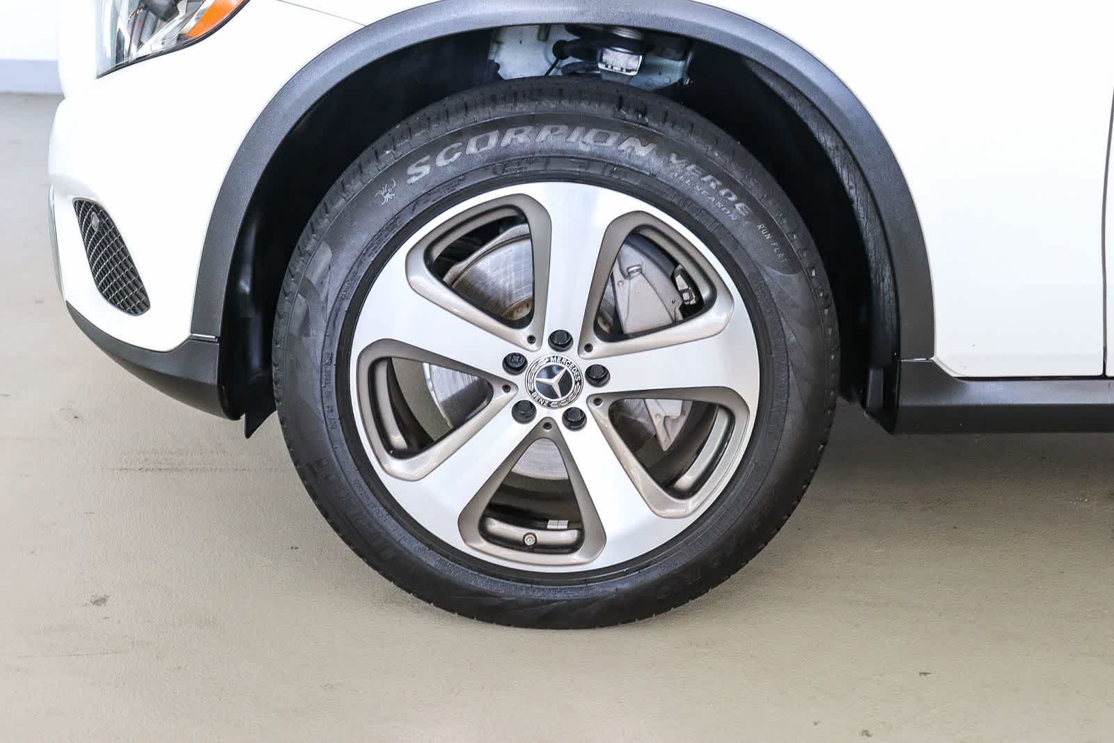 Used 2019 Polar White Mercedes-Benz GLC 300 image 9