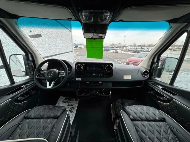 New 2026 Iridium Silver Mercedes-Benz Discovery Touring image 23