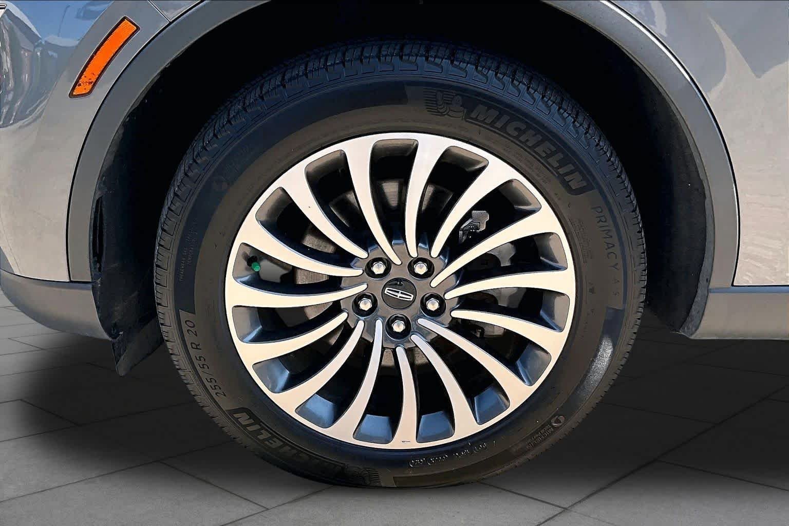 Used 2024 Asher Gray Metallic Clearcoat Lincoln Reserve image 20