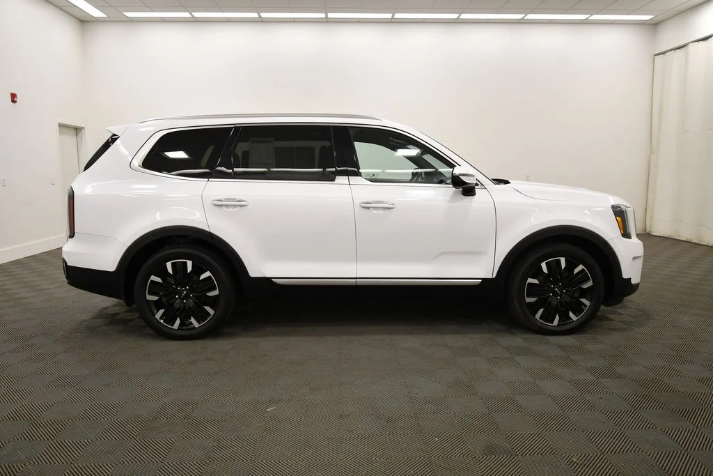 Certified Used 2024 White Kia SX-Prestige image 9