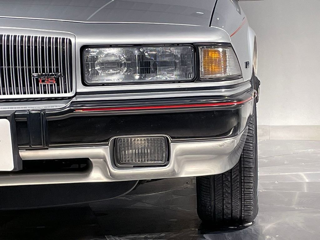 Used 1991  Buick Custom image 22