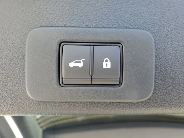New 2026 White Nissan SL image 7
