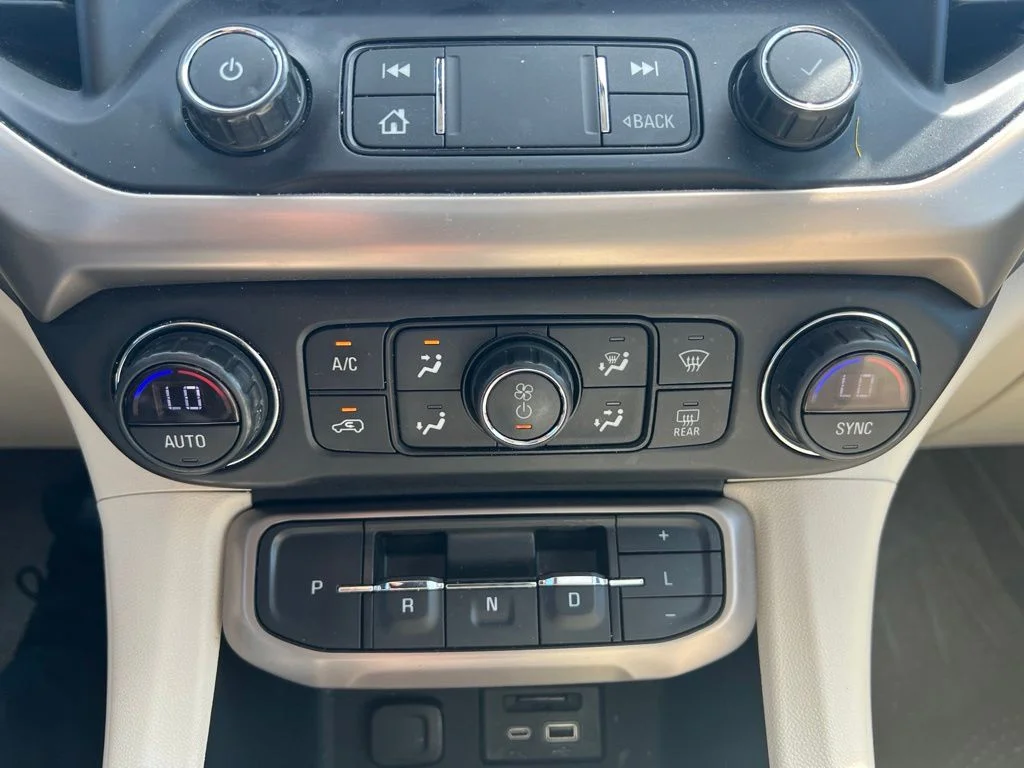 Used 2020 White Frost Tri-Coat GMC Denali image 17