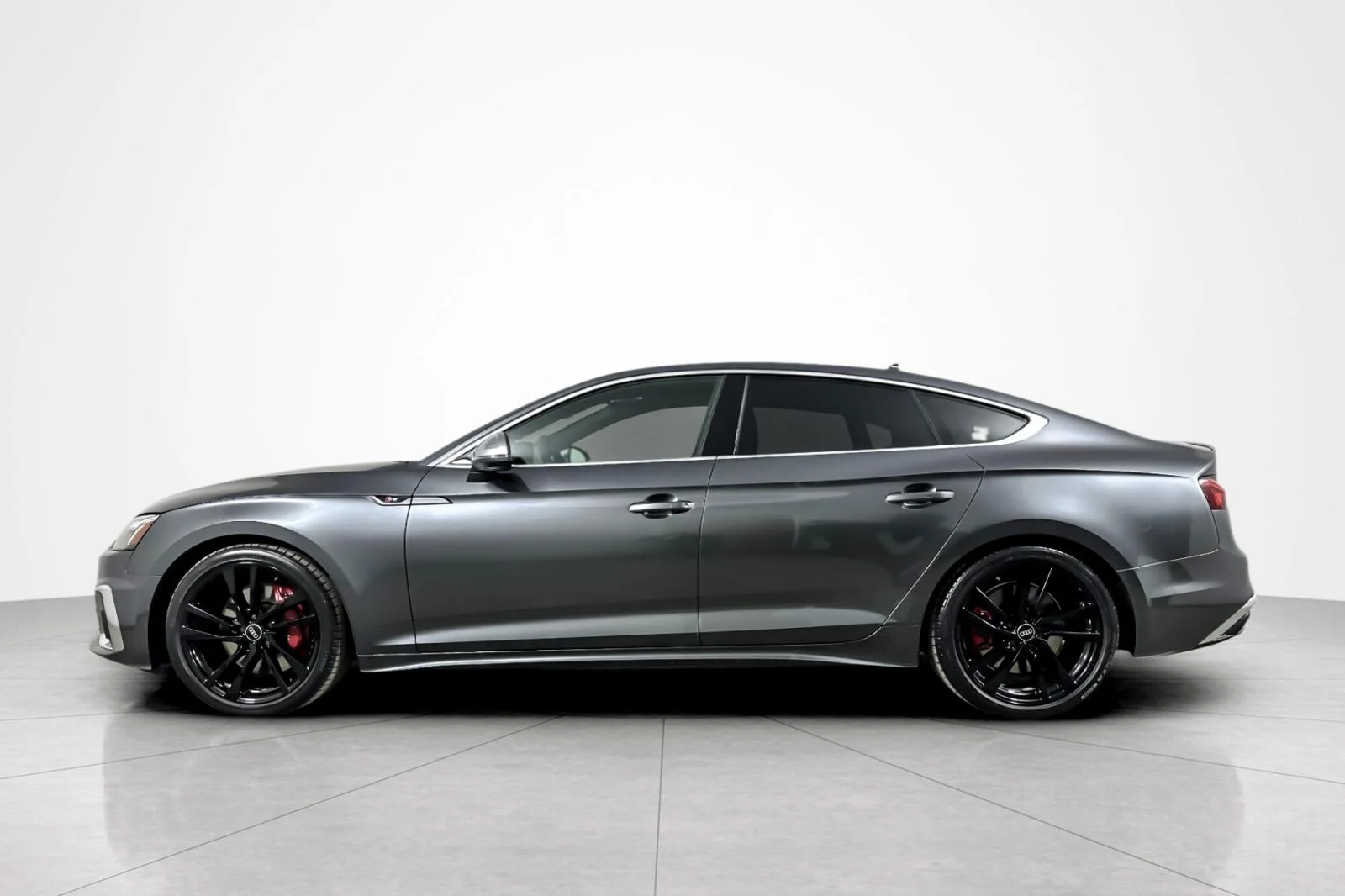 Used 2023 Daytona Gray Pearl Effect Audi Premium Plus 3.0 TFSI quattro image 2