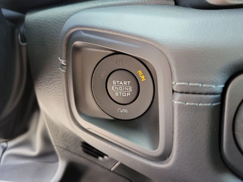 2025 Jeep Wrangler 4-Door Sahara - Photo 28