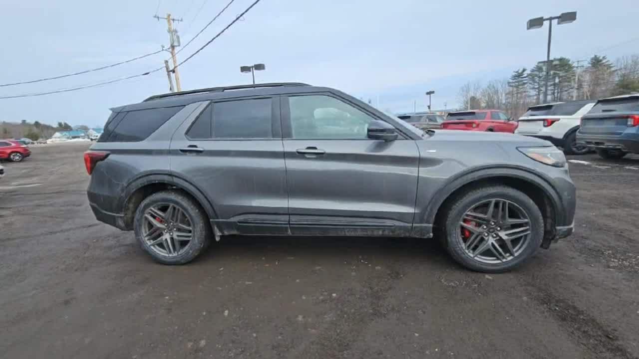 New 2026 Carbonized Gray Metallic Ford ST-Line image 9