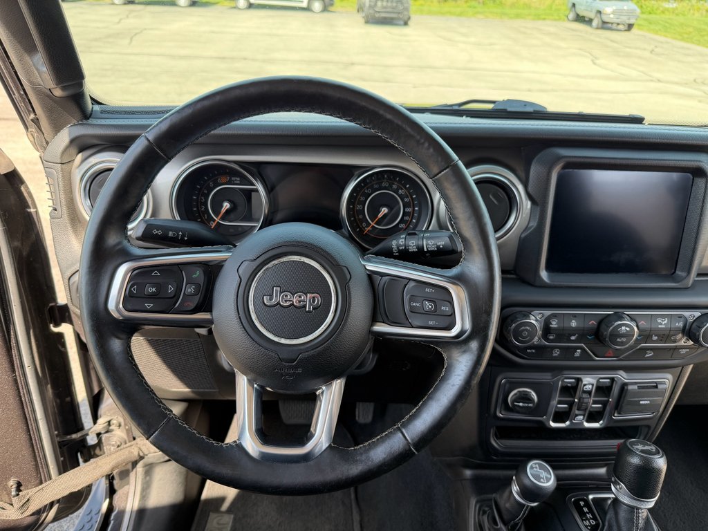 Used 2019 Granite Crystal Metallic Clearcoat Jeep Sahara image 15