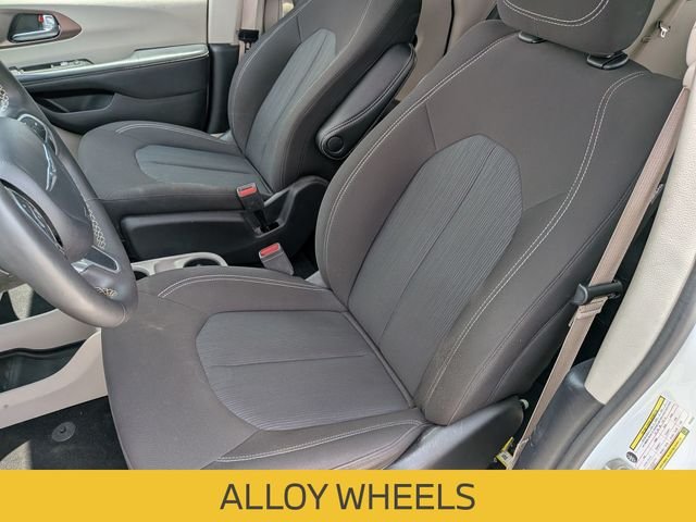 Used 2023 White Chrysler LX image 13