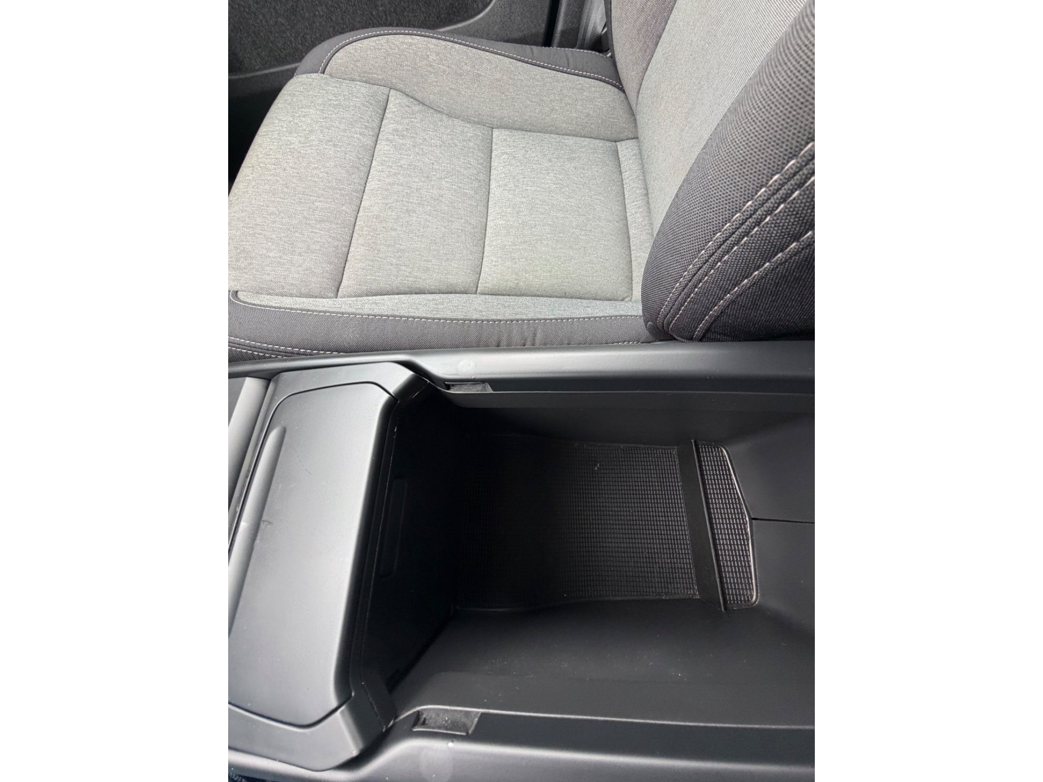 Used 2023 Thunder Grey Metallic Volvo Core image 21