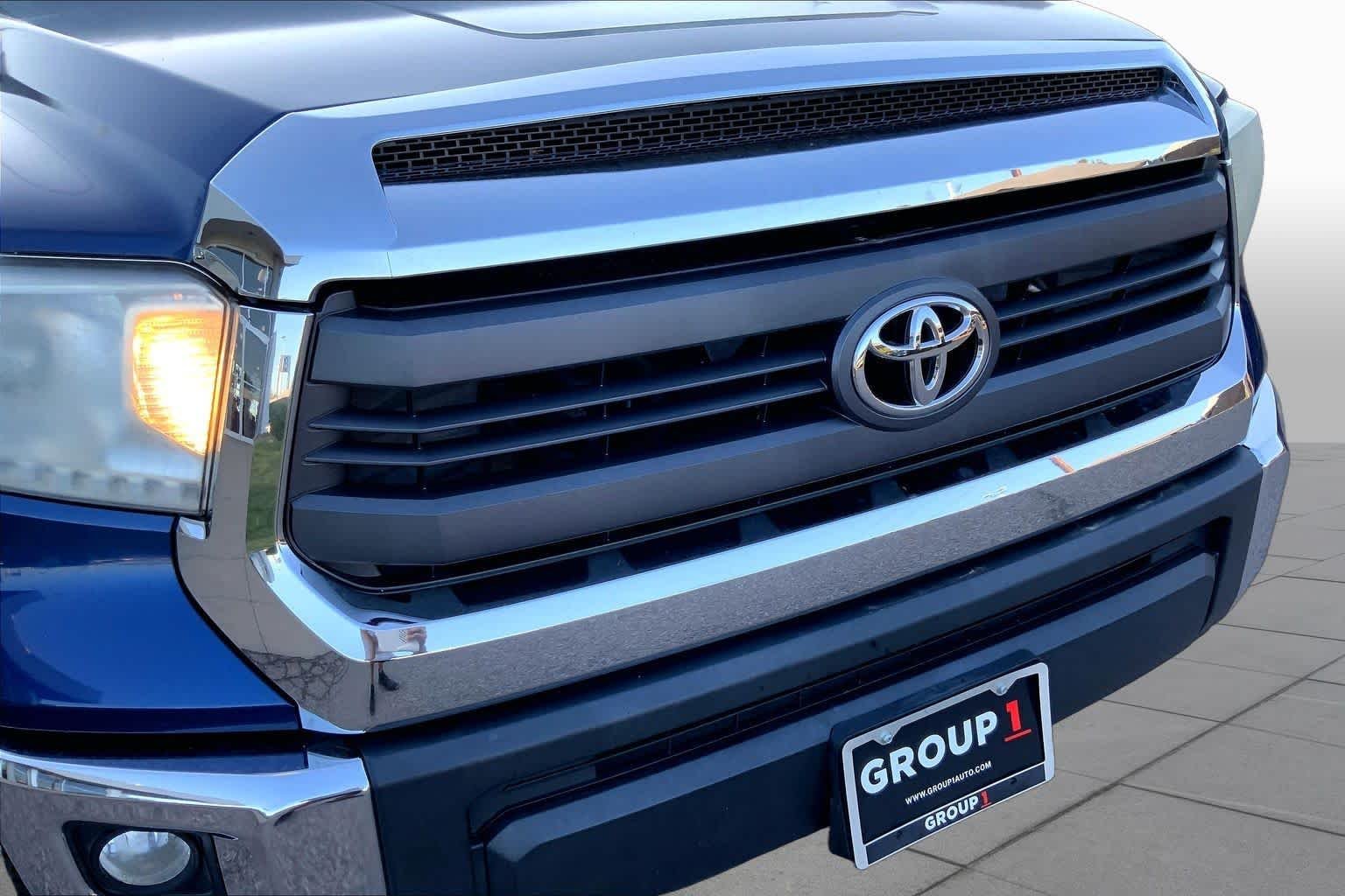 Used 2015 Blue Ribbon Metallic Toyota SR5 image 29
