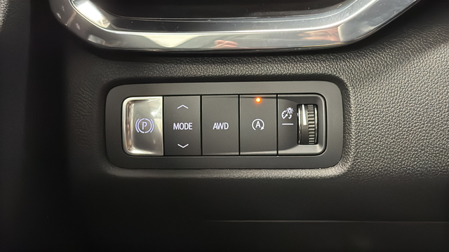 Used 2024 Summit White GMC Denali image 33