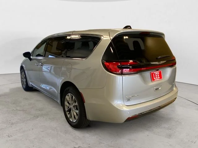 New 2026 Silver Mist Chrysler SELECT AWD image 3