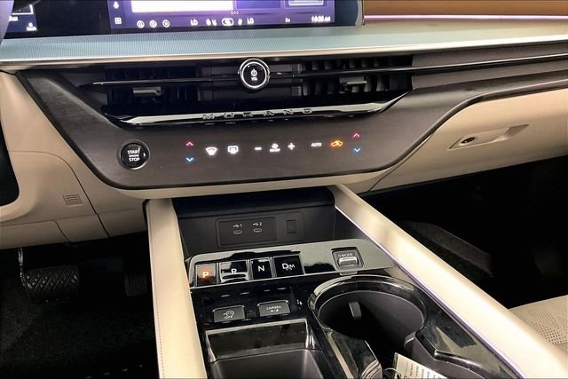 Used 2025 Black Nissan Platinum image 8