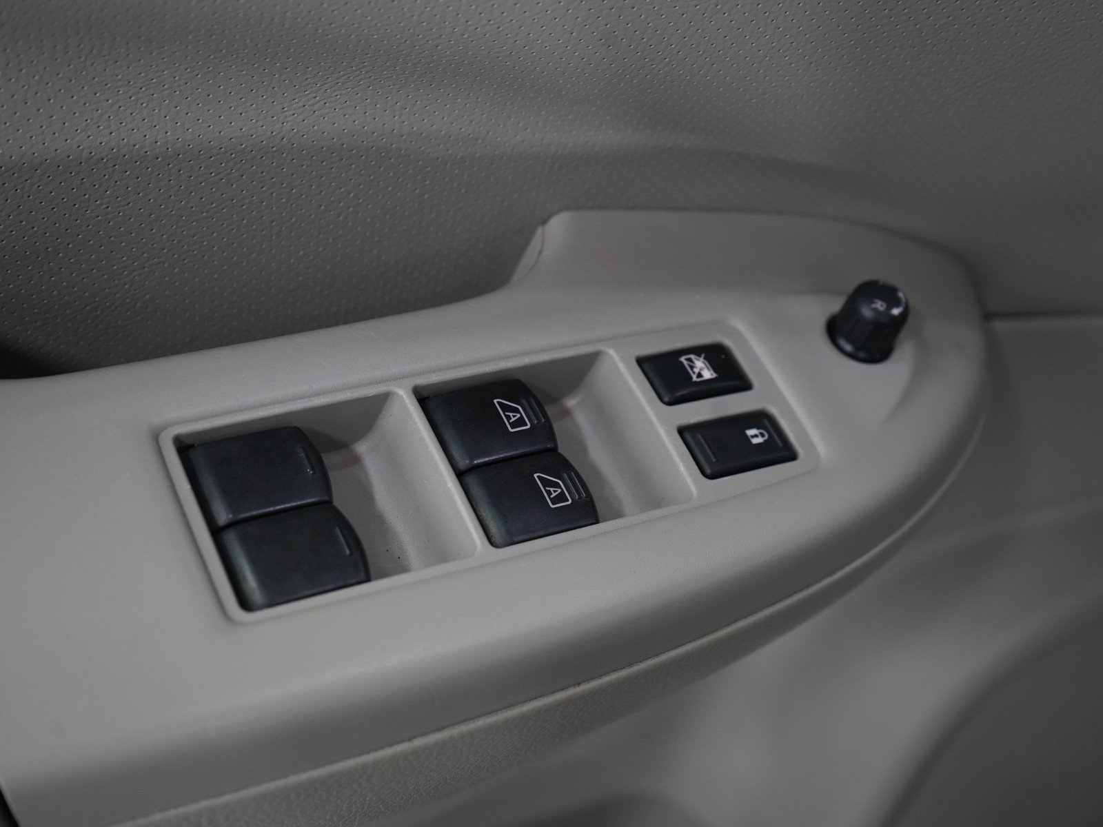 Used 2017 Gun Metallic Nissan SV CVT image 23