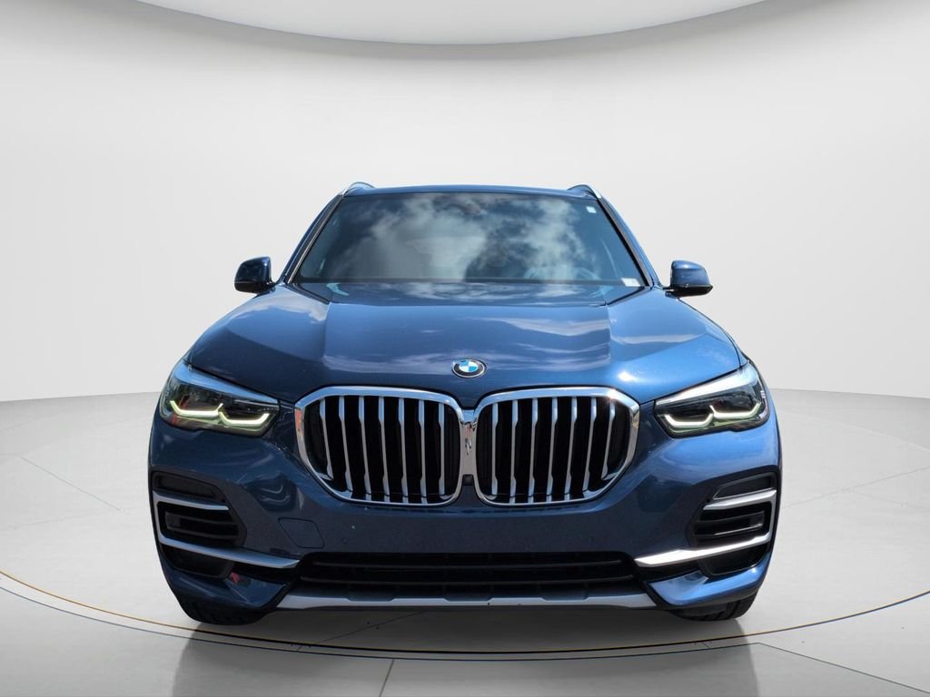 Used 2022 Blue BMW xDrive40i image 2