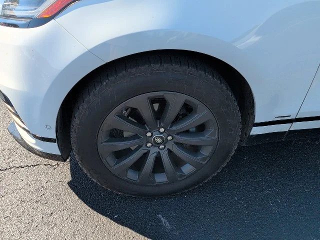 Used 2018  Land Rover SE R-Dynamic image 4