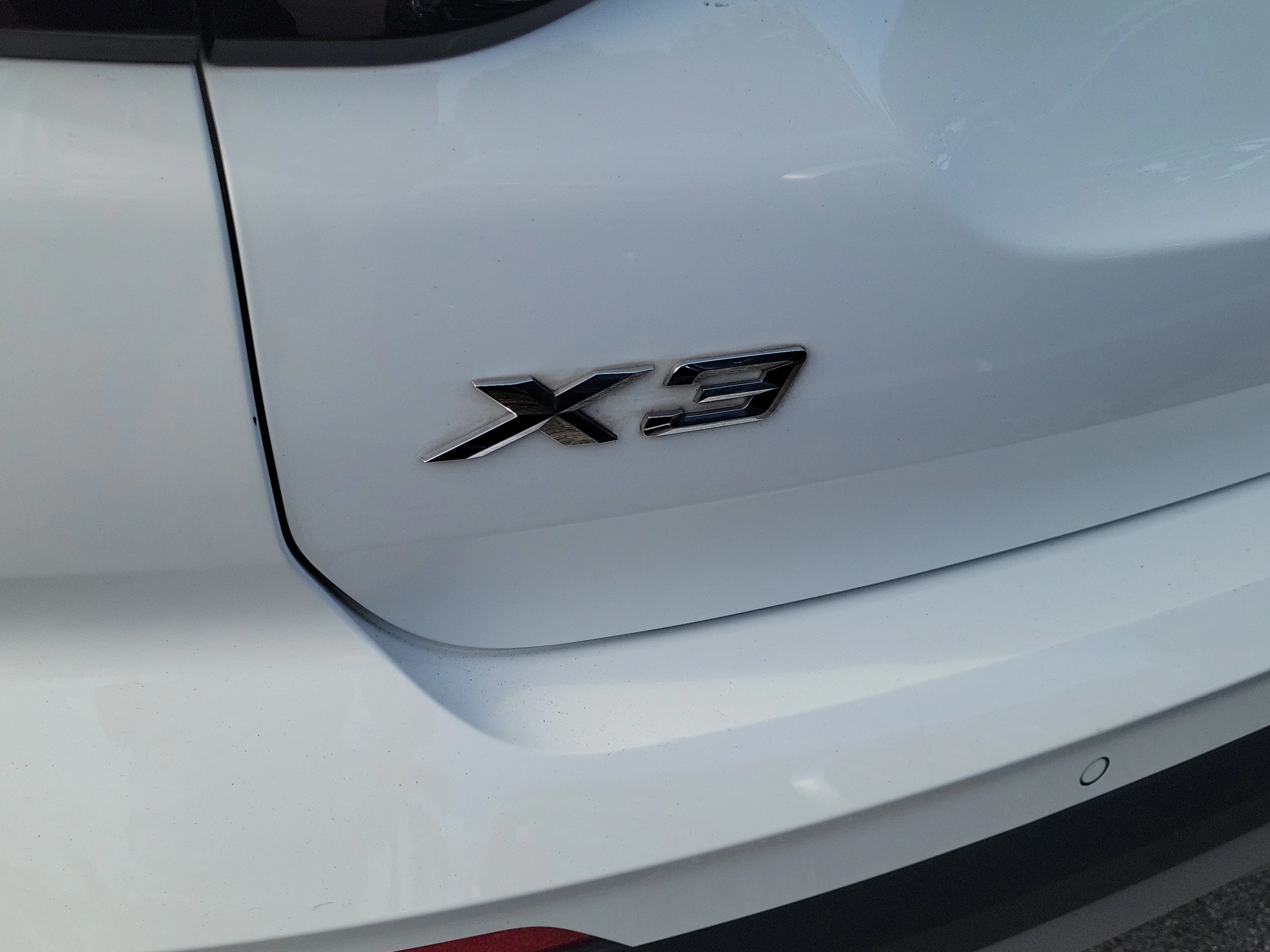 Used 2023 Alpine White BMW sDrive30i image 4