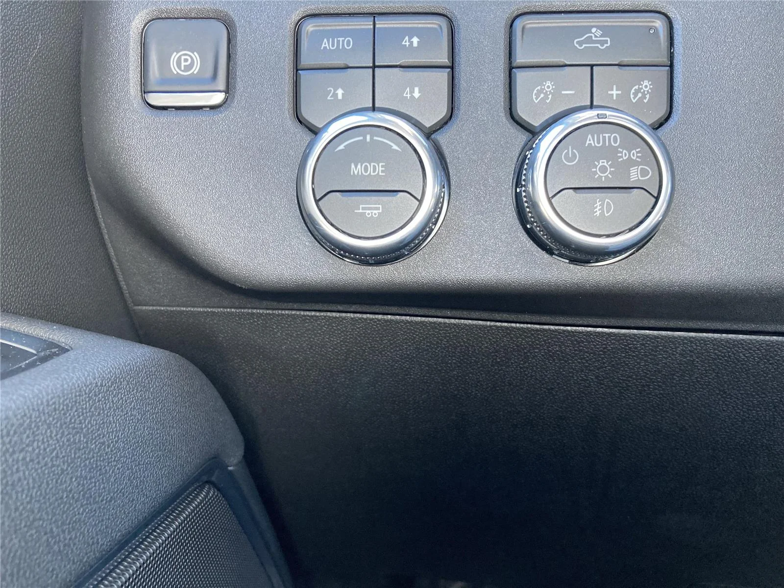 New 2026 Summit White GMC Elevation image 12