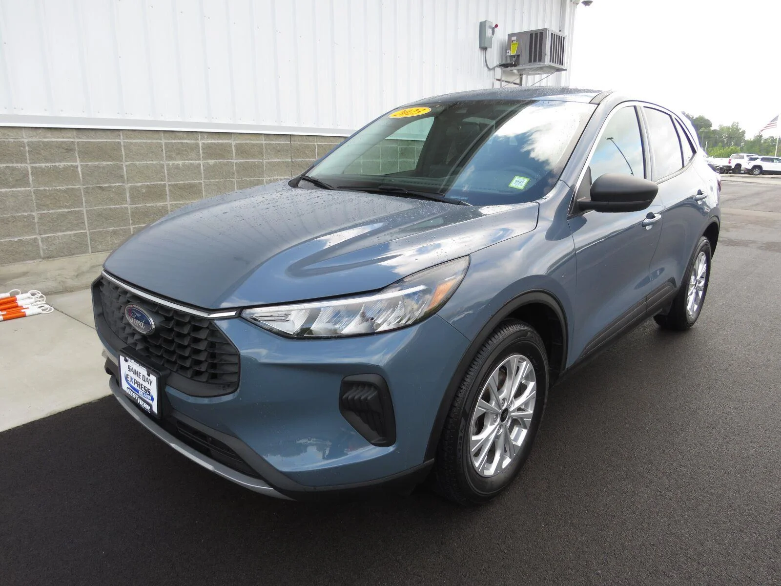 Used 2023 Vapor Blue Metall Ford Active image 12