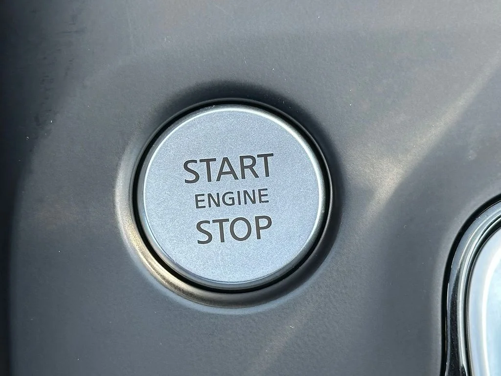 Used 2023 White INFINITI LUXE image 29