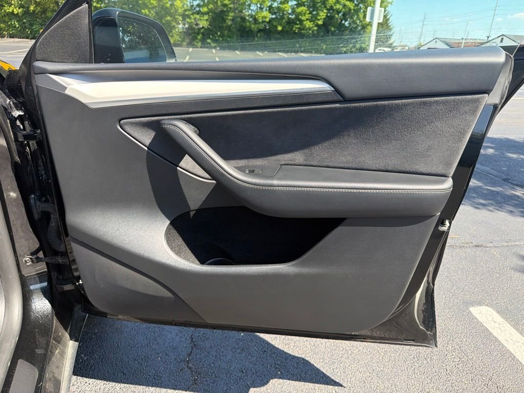 Used 2023  Tesla Performance image 25