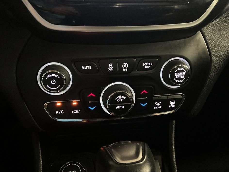 Used 2021 Gray Jeep Limited image 20