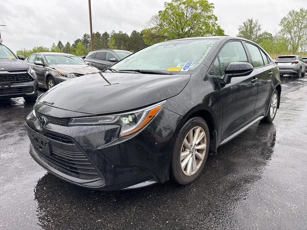 Used 2025 Midnight Black Metallic Toyota LE image 10