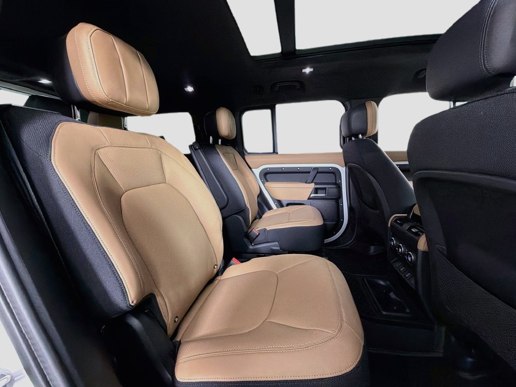 New 2026 Fuji White Land Rover V8 image 30