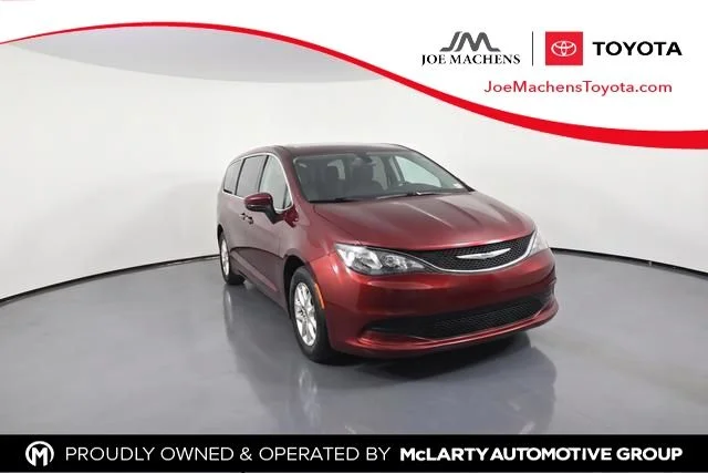 2022 Chrysler Voyager LX