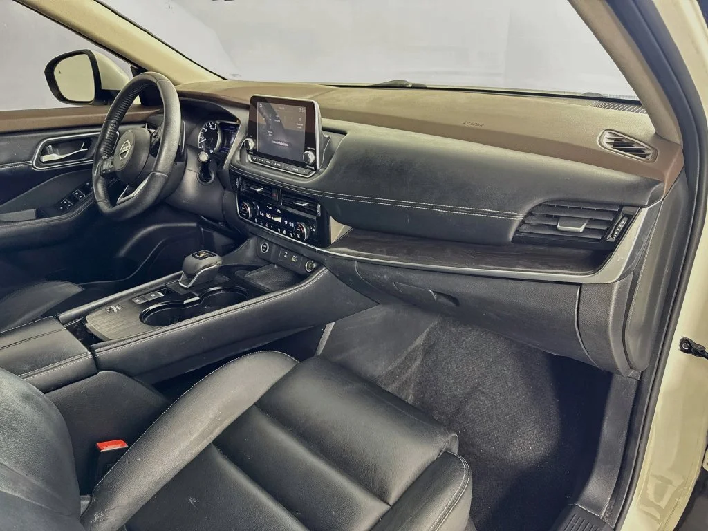 Used 2021 White Nissan SL image 36