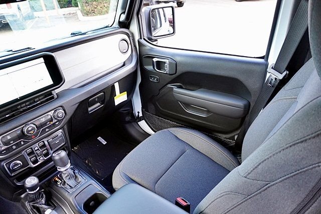 New 2026 Bright White Clear-Coat Exterior Paint Jeep Sport S image 25