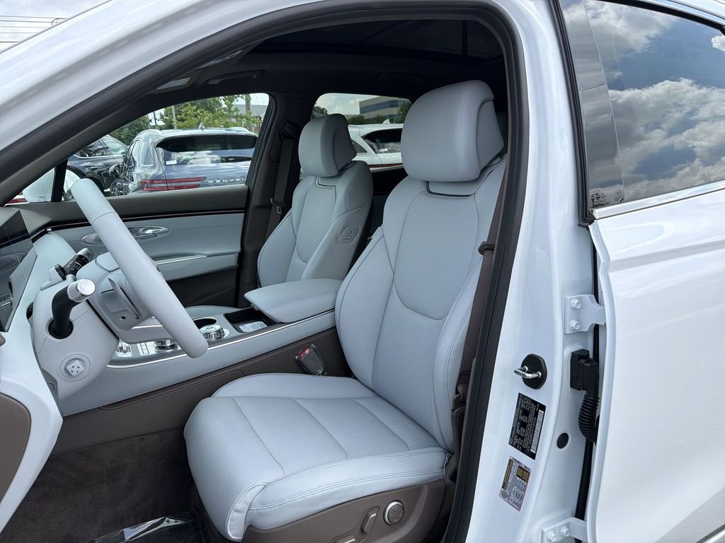 New 2026 White Genesis 2.5T ADVANCED image 11