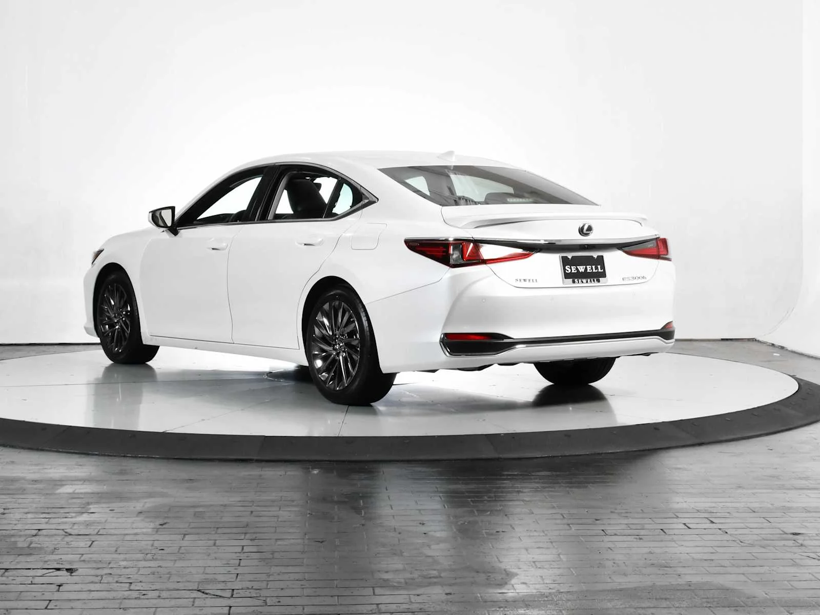 Used 2024 Eminent White Pearl Lexus Ultra Luxury image 3