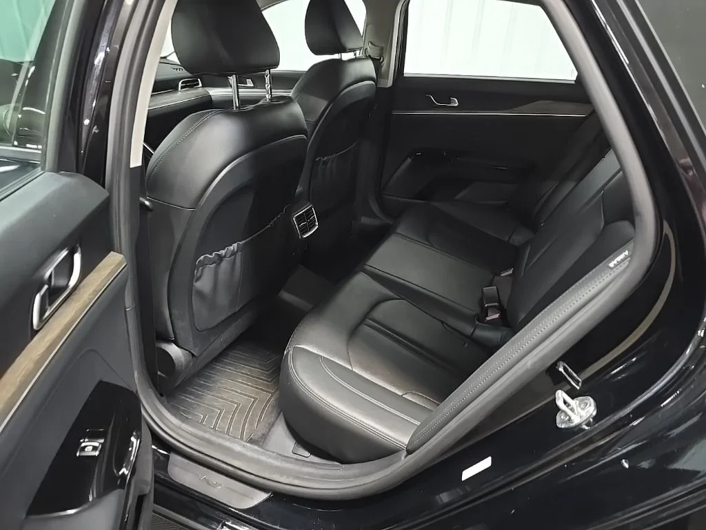 Used 2021 Black Kia EX image 33