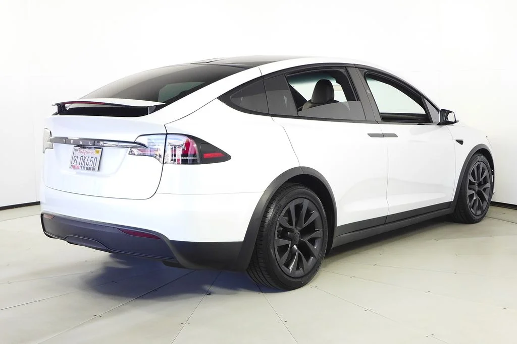 Used 2024  Tesla Base image 7