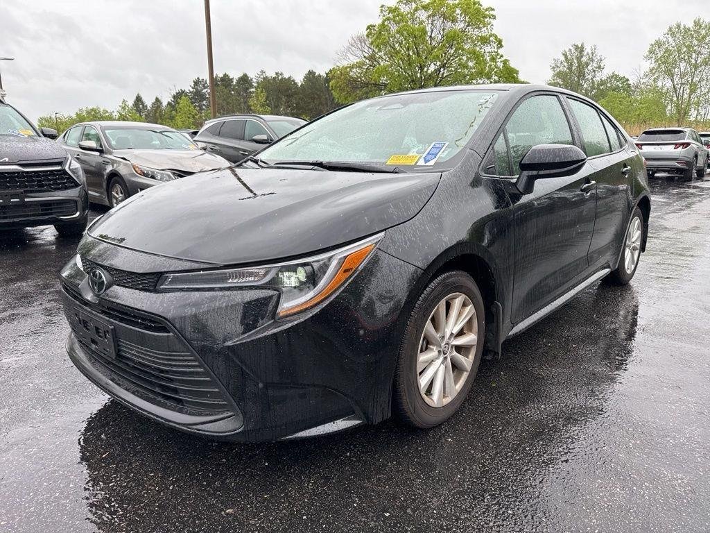 Used 2025 Midnight Black Metallic Toyota LE image 10