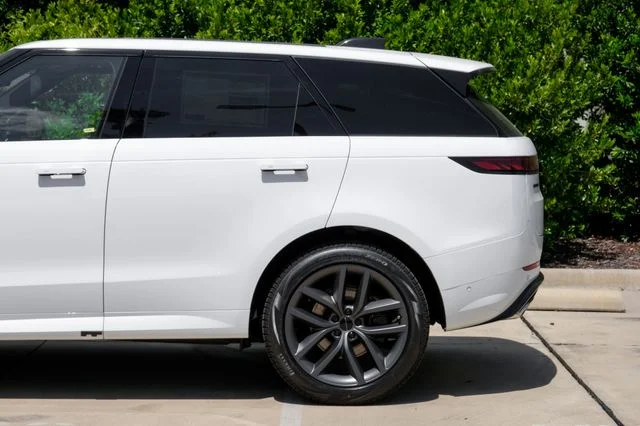 New 2026 Fuji White Land Rover Dynamic SE image 14