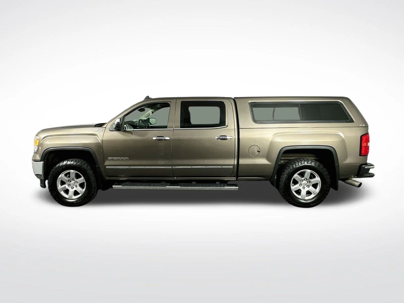 Used 2015 Bronze Alloy Metallic GMC SLT image 5