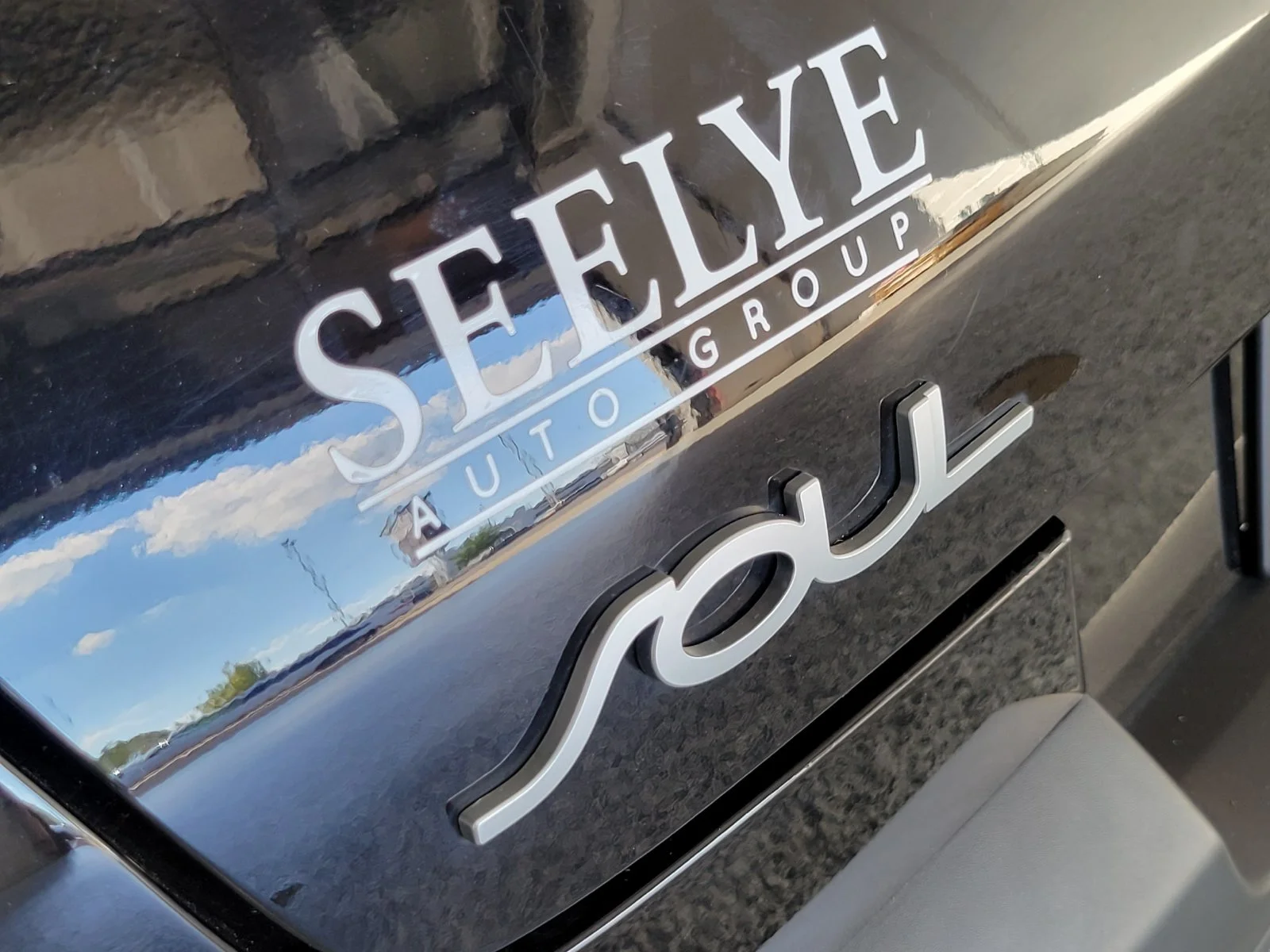 Used 2022 Black Kia LX image 29