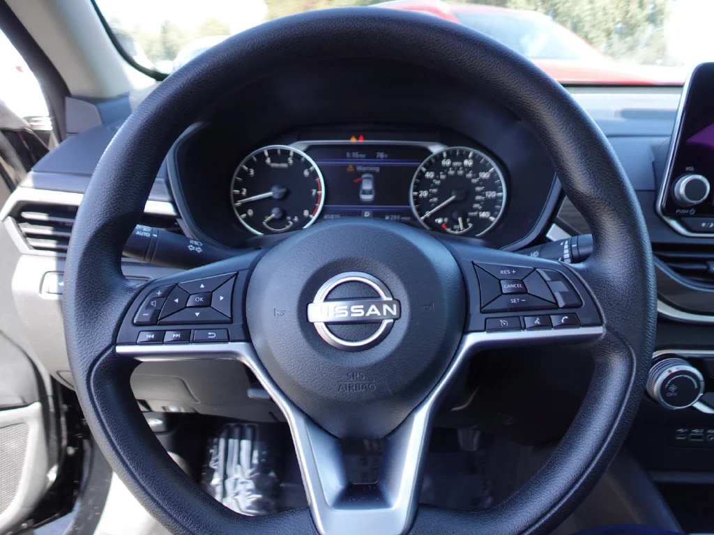 Used 2025 Super Black Clearcoat Nissan 2.5 SV image 12