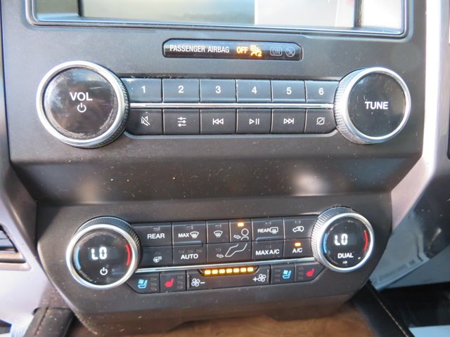 Used 2019 White Platinum Metallic Tri-Coat Ford Platinum image 27