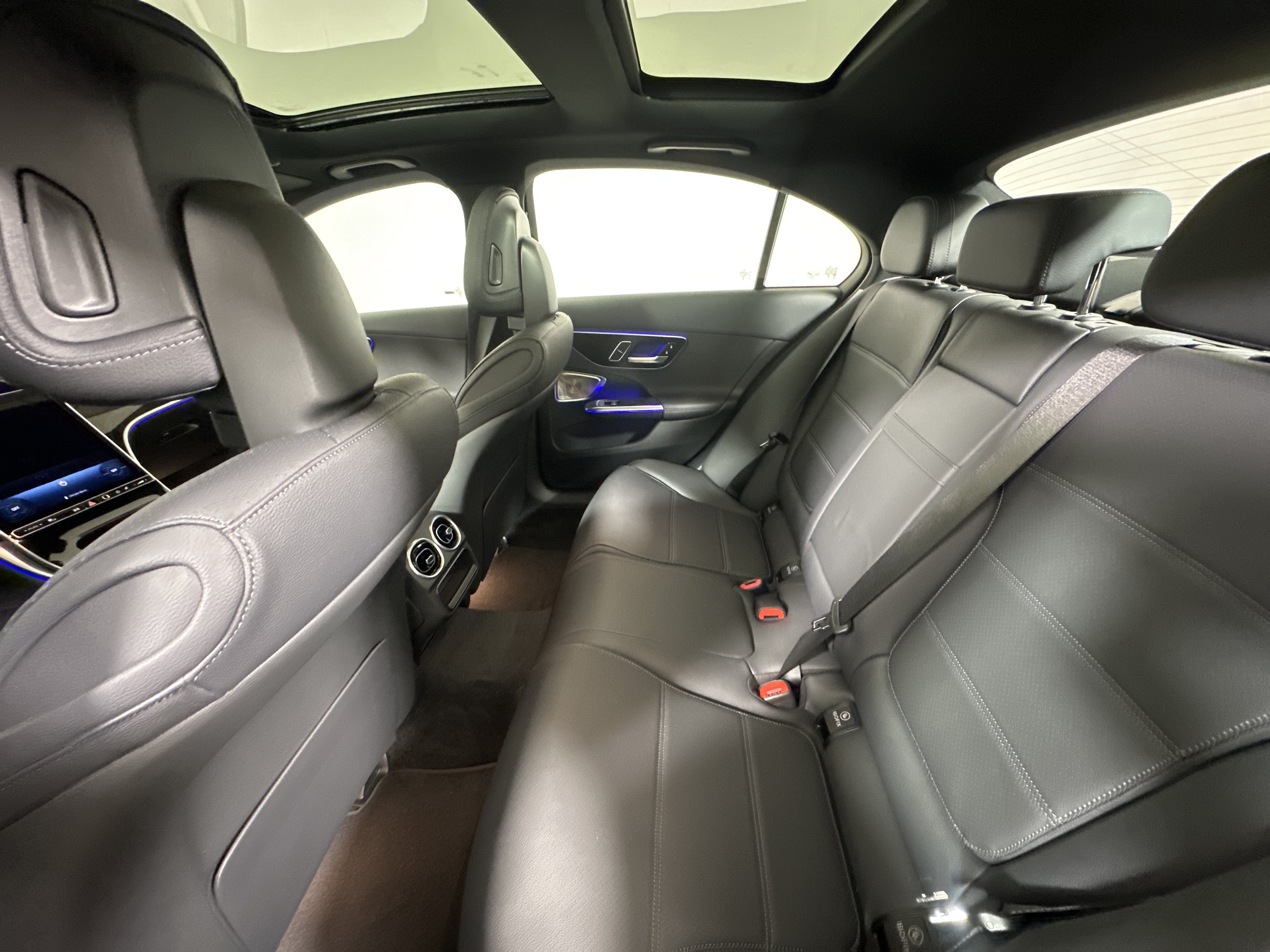 New 2026 MANUFAKTUR Alpine Grey Mercedes-Benz C 300 image 21