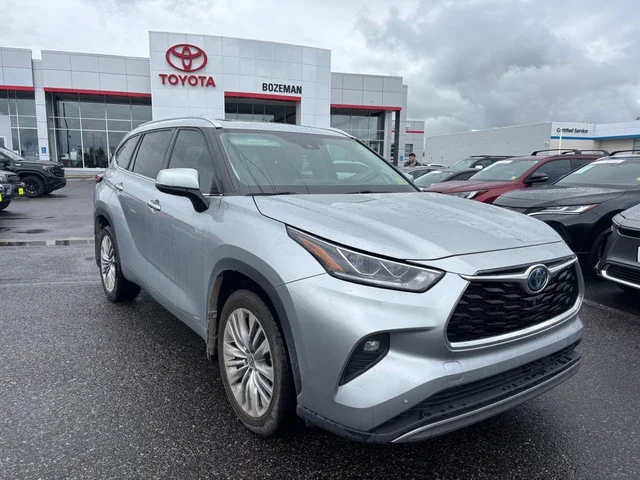 2022 Toyota Highlander Hybrid Platinum