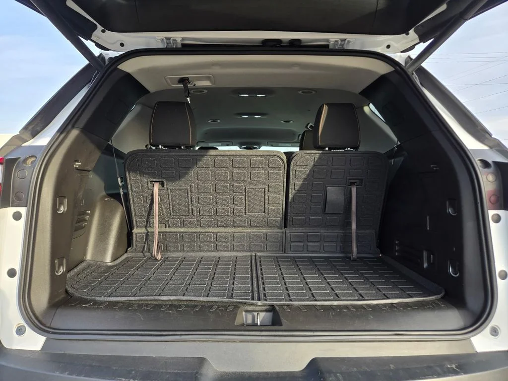 Used 2019 White Chevrolet LT AWD image 33