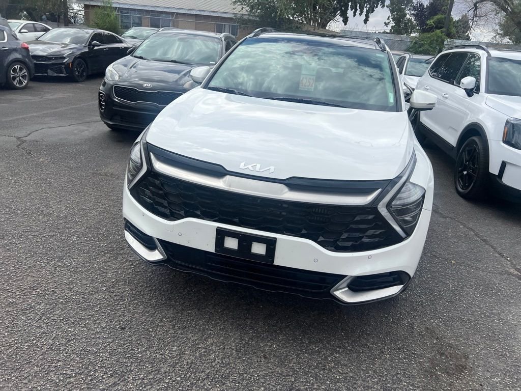 Used 2025 White Kia SX-Prestige image 3