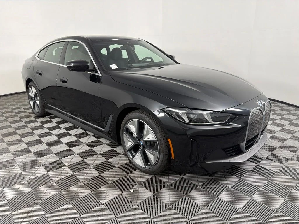 Used 2026 Black Sapphire Metallic BMW xDrive40 image 3