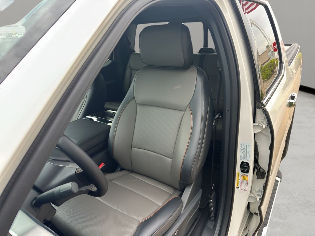 New 2025 Star White Metallic Tri-Coat Ford Lariat® image 31
