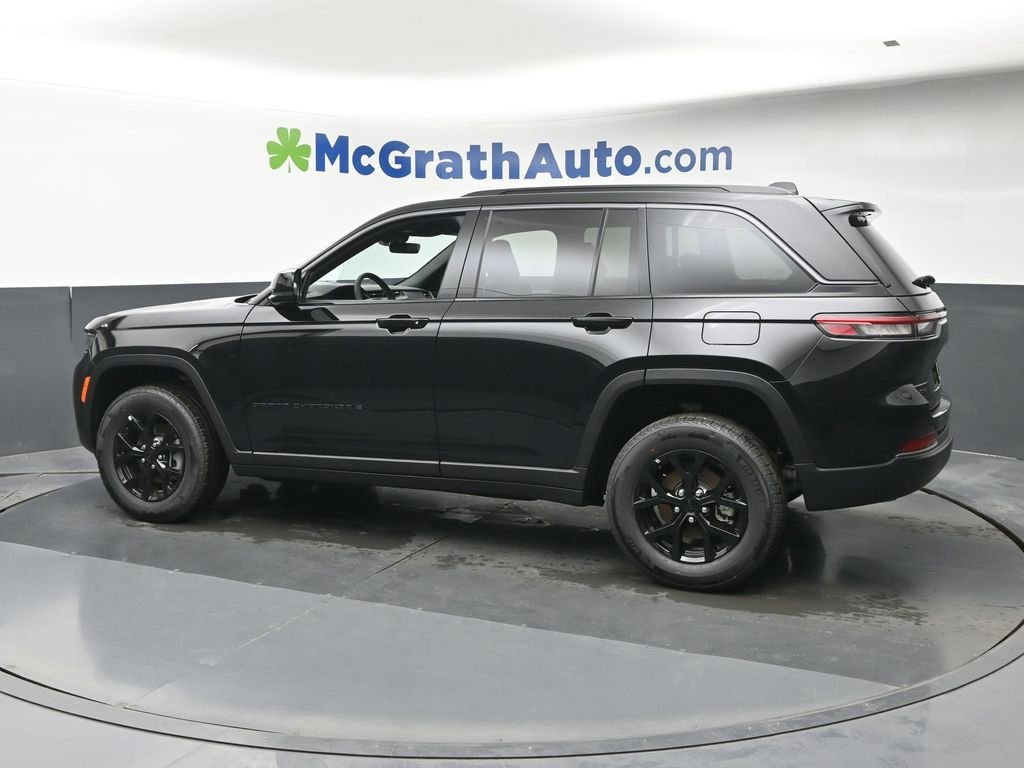 New 2026 Diamond Black Crystal Pearl-Coat Exterior Paint Jeep Altitude image 24