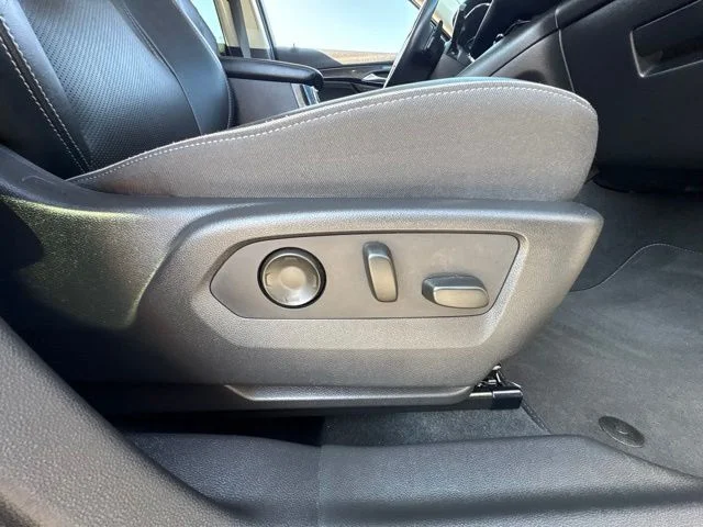 Used 2021  Buick Essence image 21